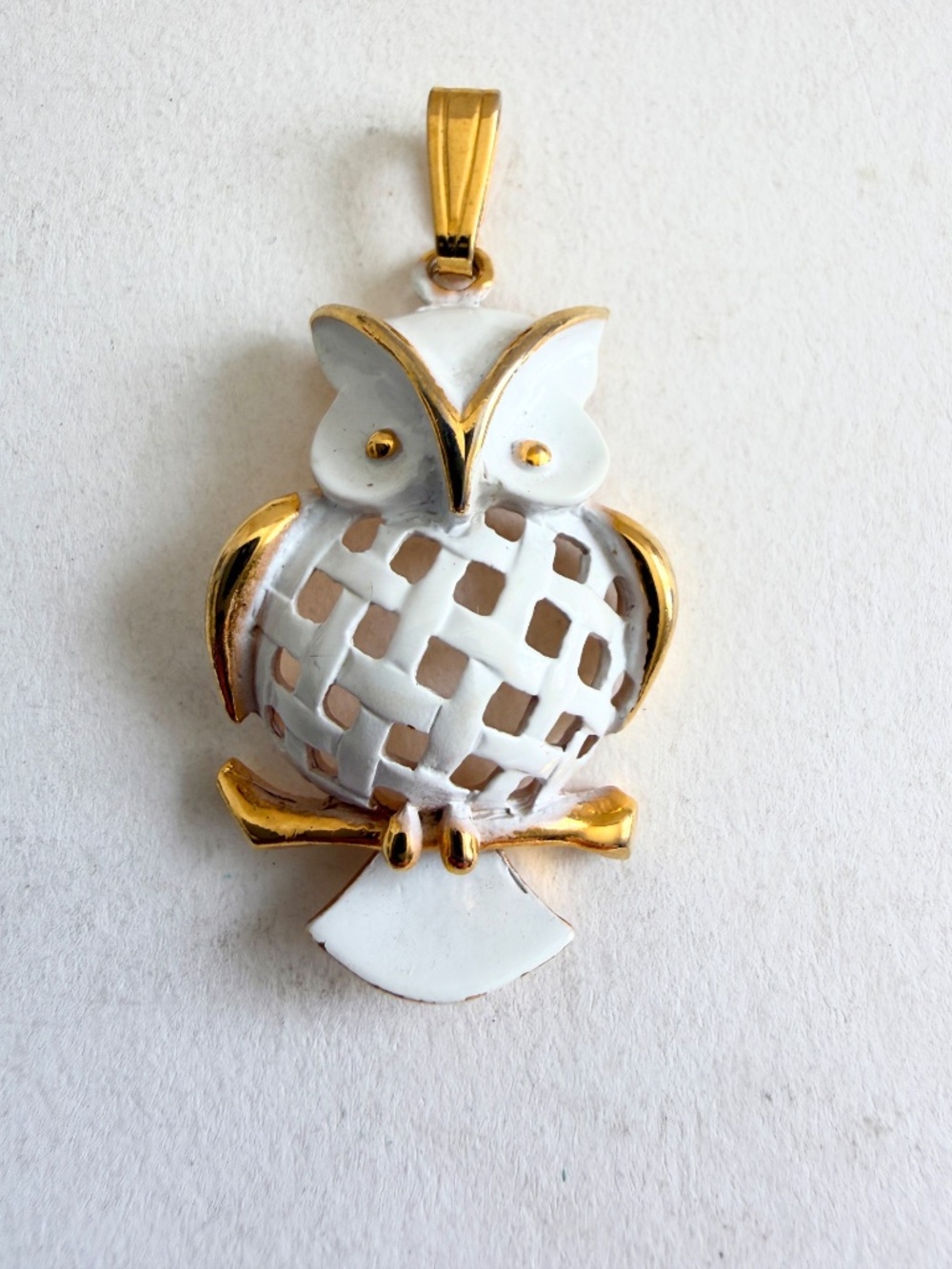 Vintage Owl 70s pendant white enamel lattice gold tone
